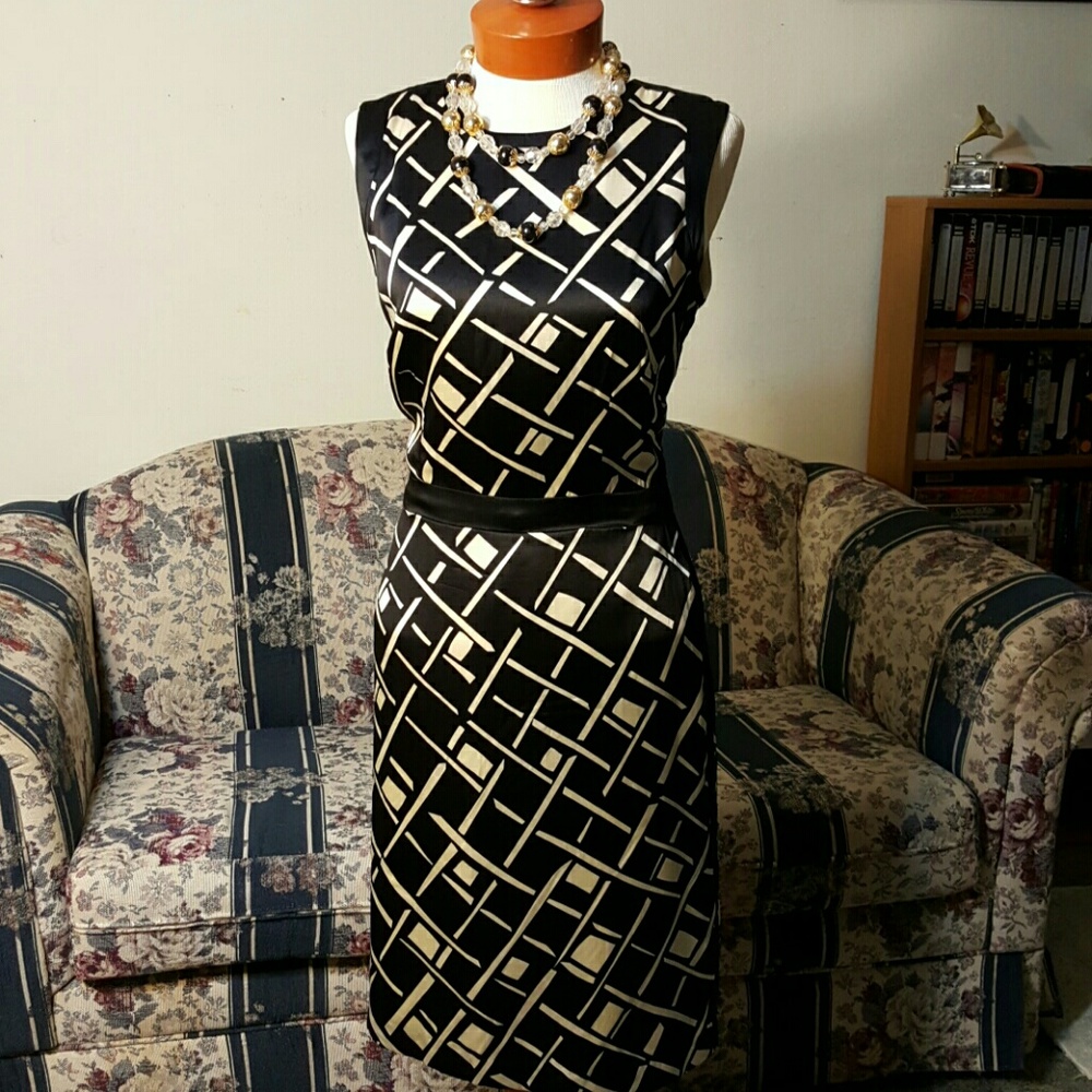 Ice 100% Silk, size 8, Sleevless Dress.